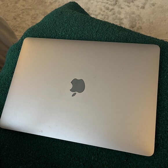 MacBook Pro (13-inch, 2020) – Intel Core i7, 16GB RAM, 500GB SSD – Excellent Con - Picture 4 of 9
